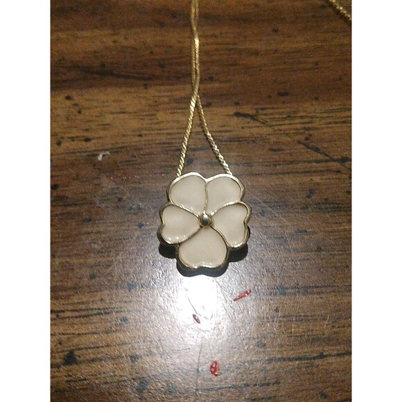 Lot Of 3 Necklaces 2 Gold Tone Vintage Bear,  Flower, And Butterfly/flower/heart - Picture 2 of 4